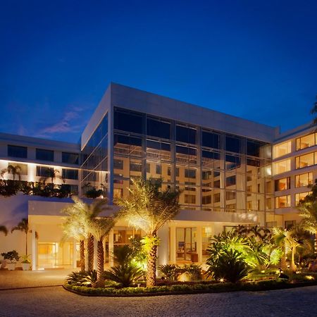 Radisson Blu Plaza Hotel Hyderabad Banjara Hills Ngoại thất bức ảnh The hotel at night