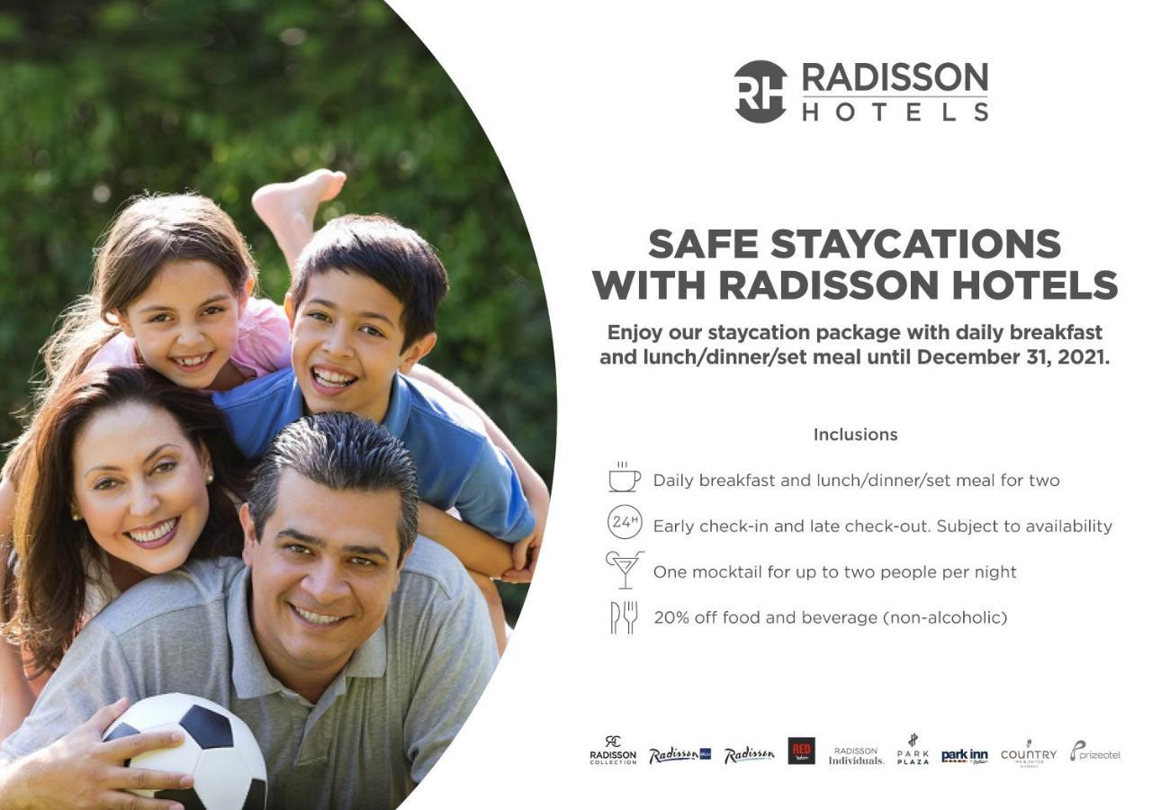 Radisson Blu Plaza Hotel Hyderabad Banjara Hills Ngoại thất bức ảnh A Radisson Hotels advertisement