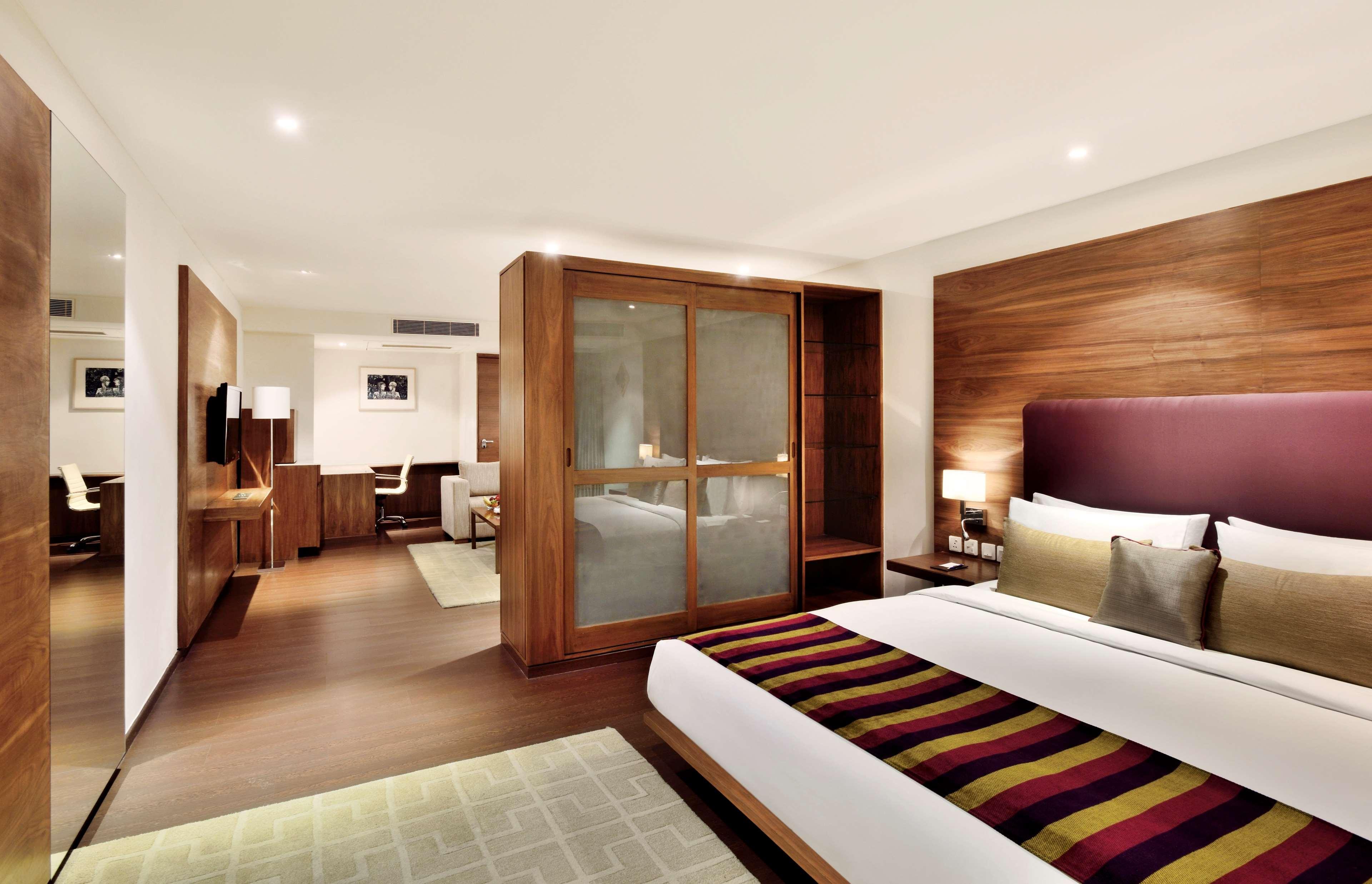 Radisson Blu Plaza Hotel Hyderabad Banjara Hills Ngoại thất bức ảnh Suite room at The Park, New Delhi