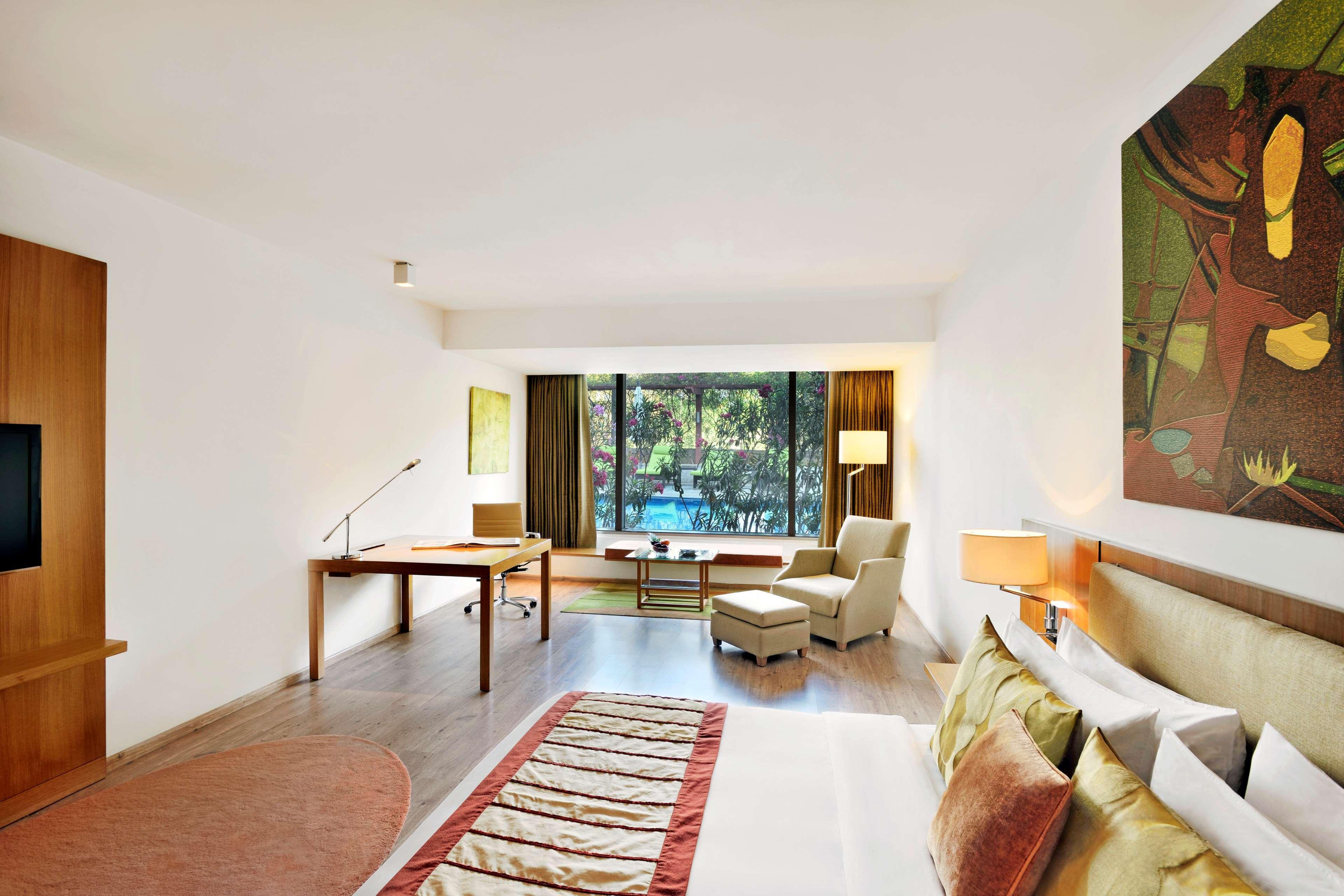 Radisson Blu Plaza Hotel Hyderabad Banjara Hills Ngoại thất bức ảnh A room at the Oberoi Mumbai