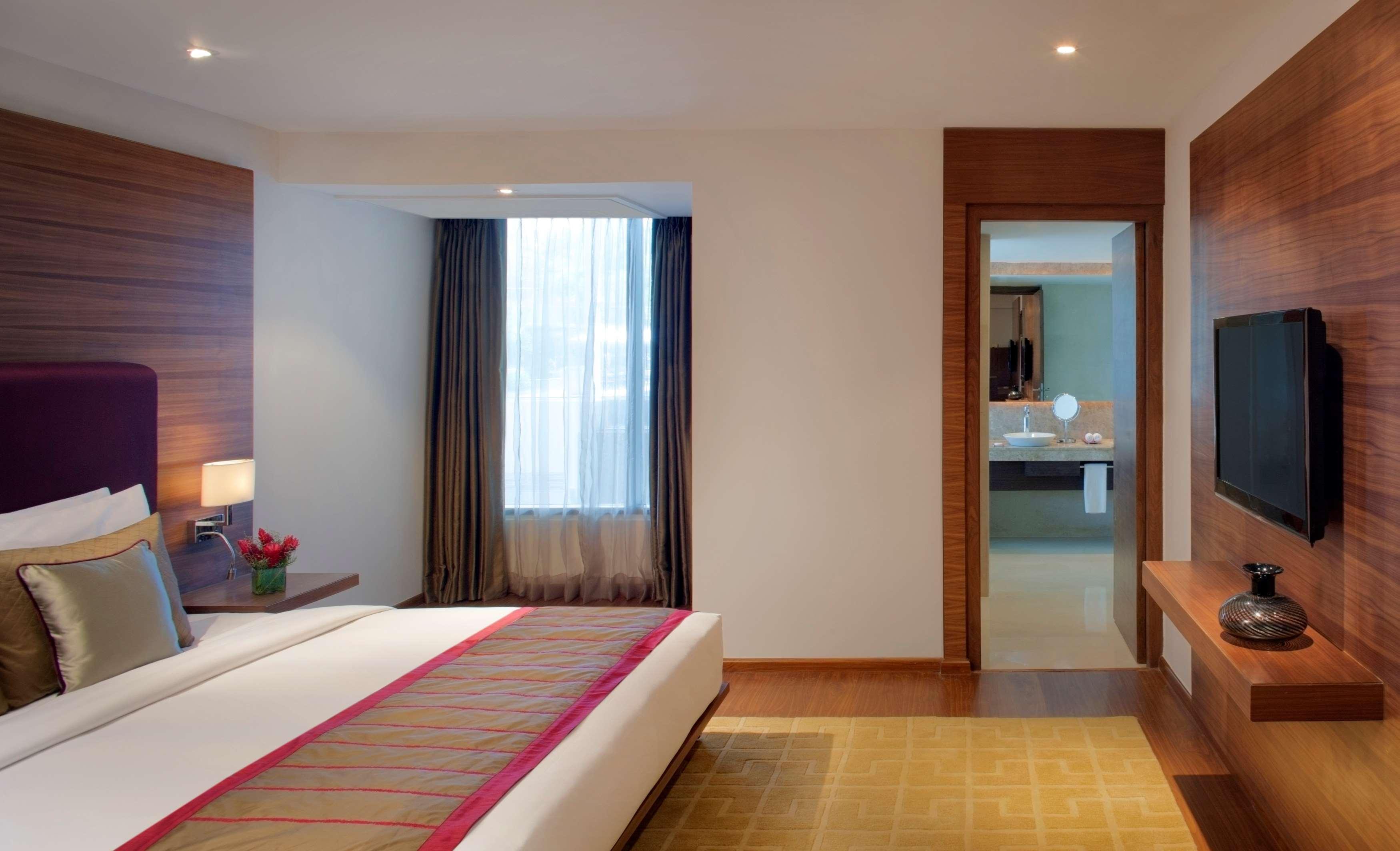 Radisson Blu Plaza Hotel Hyderabad Banjara Hills Ngoại thất bức ảnh A room at the Taj Bengal