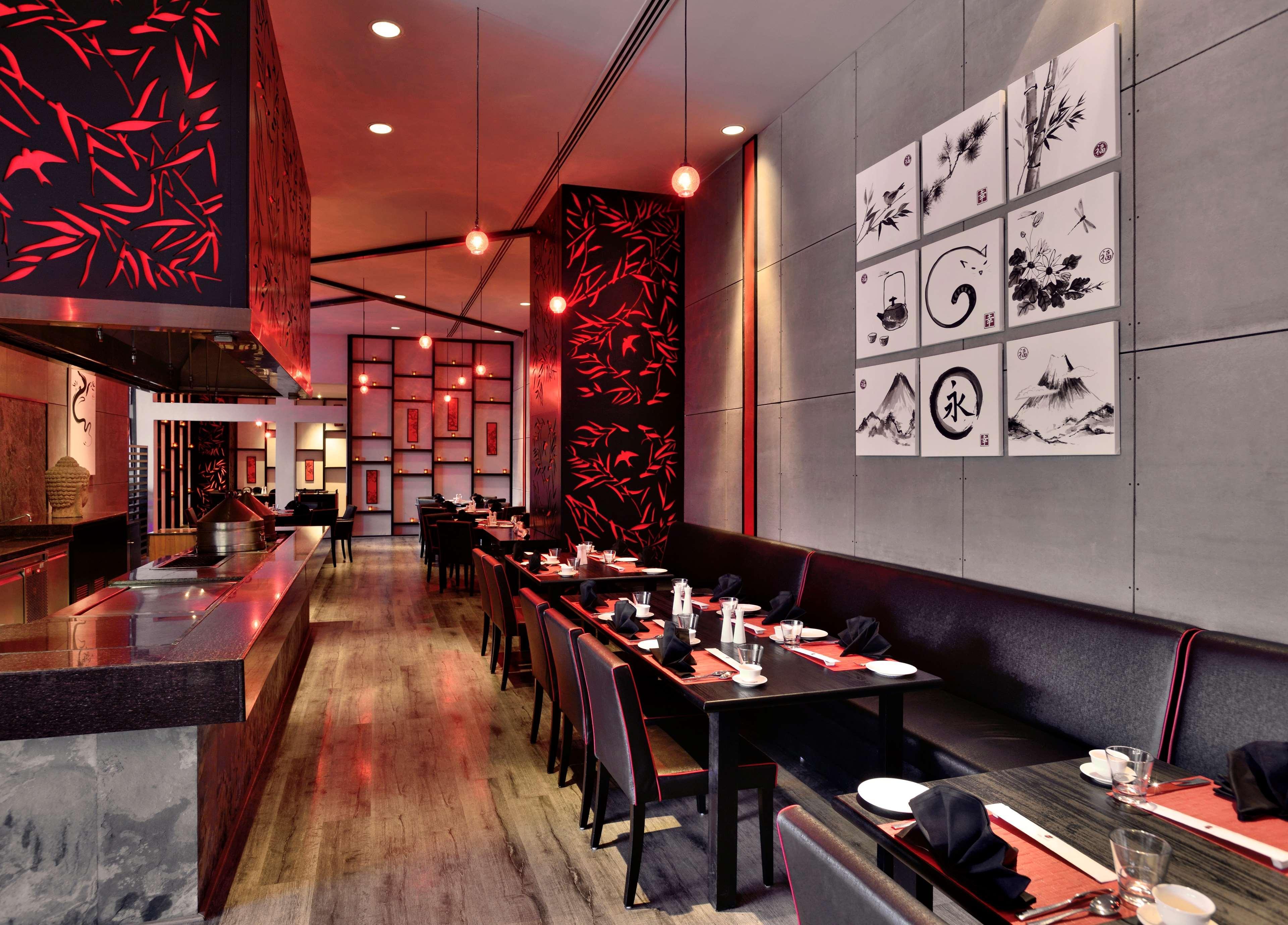 Radisson Blu Plaza Hotel Hyderabad Banjara Hills Ngoại thất bức ảnh Interior of a restaurant