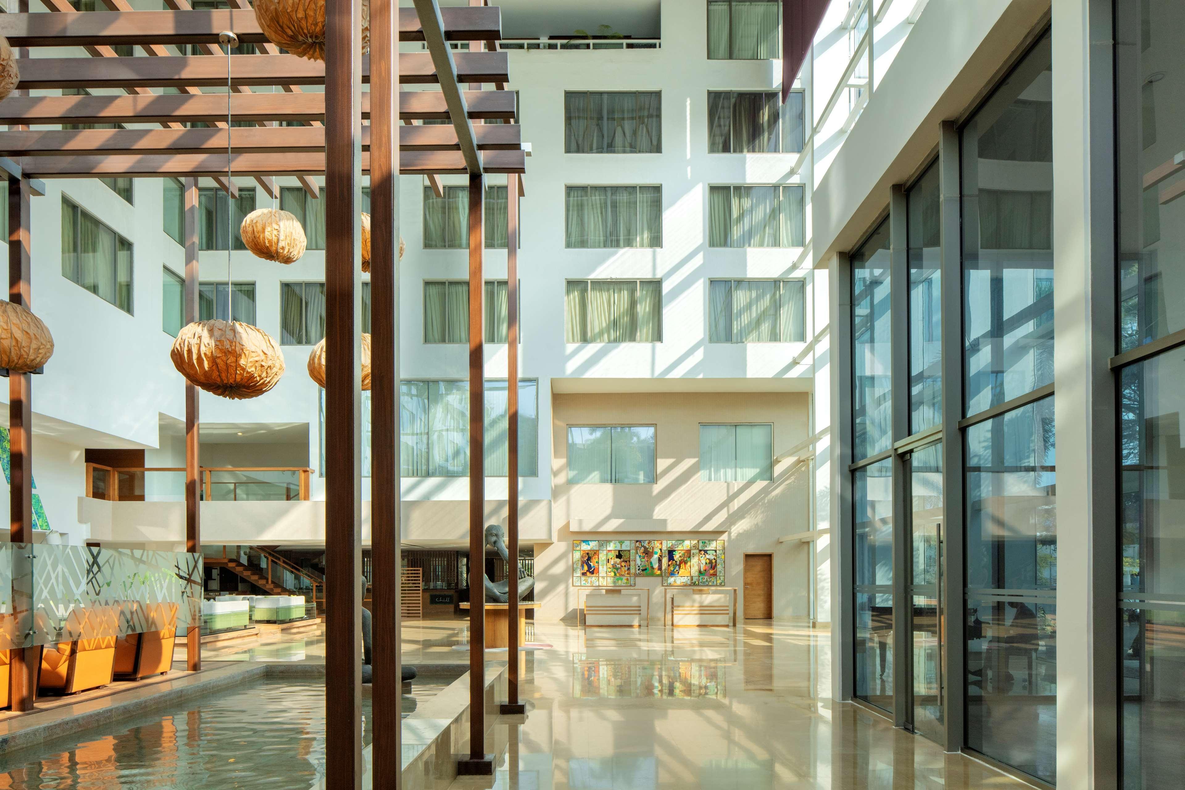 Radisson Blu Plaza Hotel Hyderabad Banjara Hills Ngoại thất bức ảnh Interior of the hotel