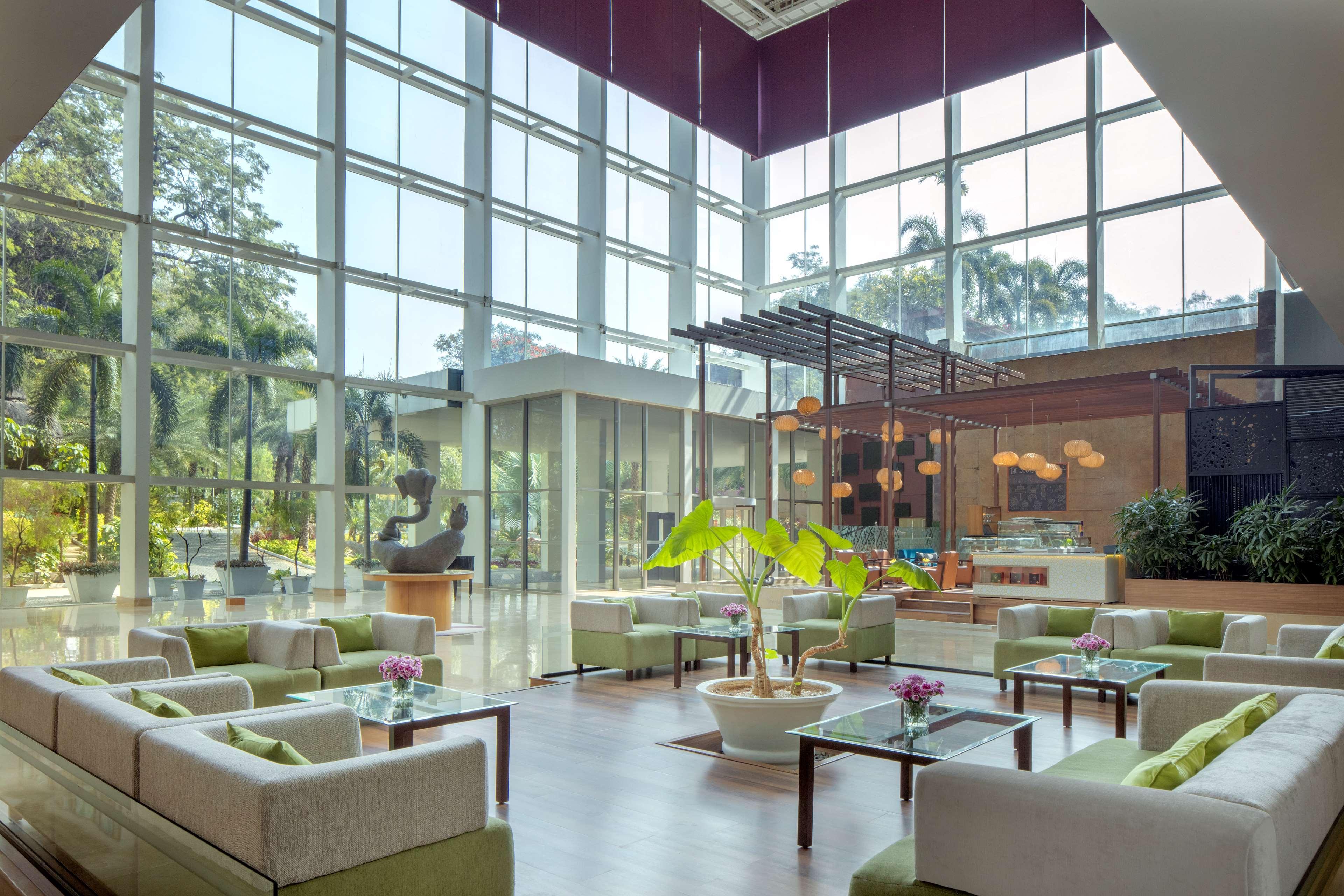 Radisson Blu Plaza Hotel Hyderabad Banjara Hills Ngoại thất bức ảnh Lobby