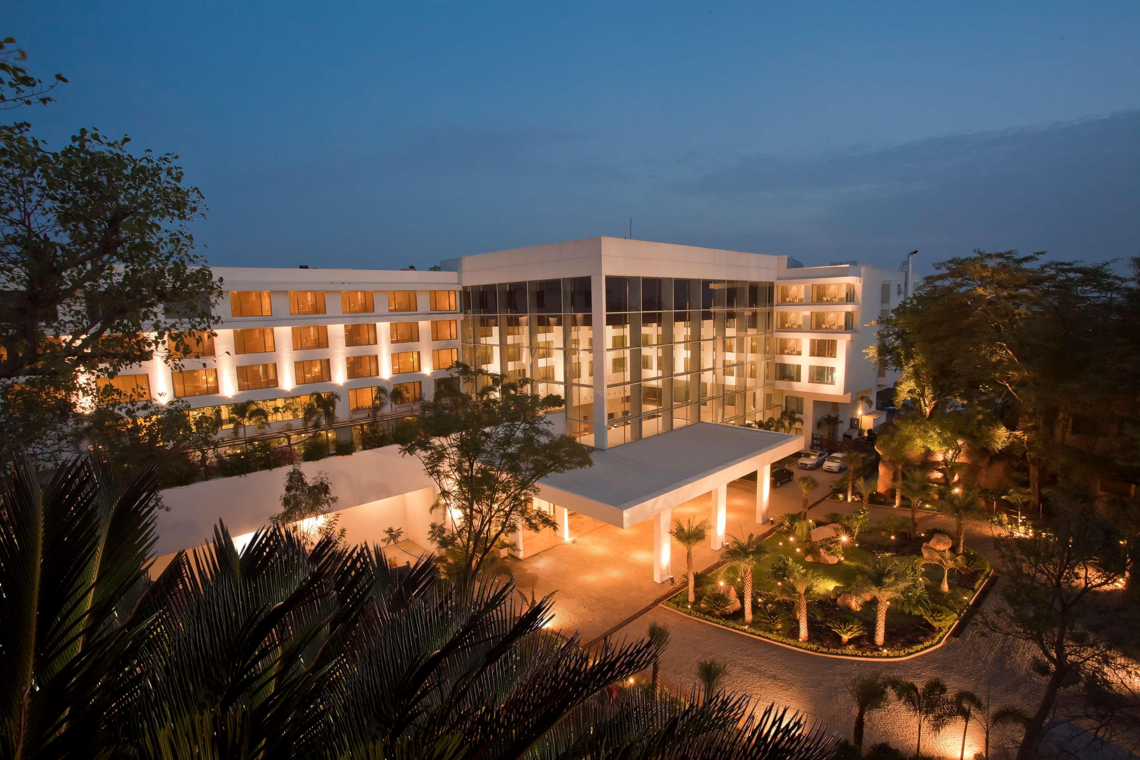 Radisson Blu Plaza Hotel Hyderabad Banjara Hills Ngoại thất bức ảnh The Royal