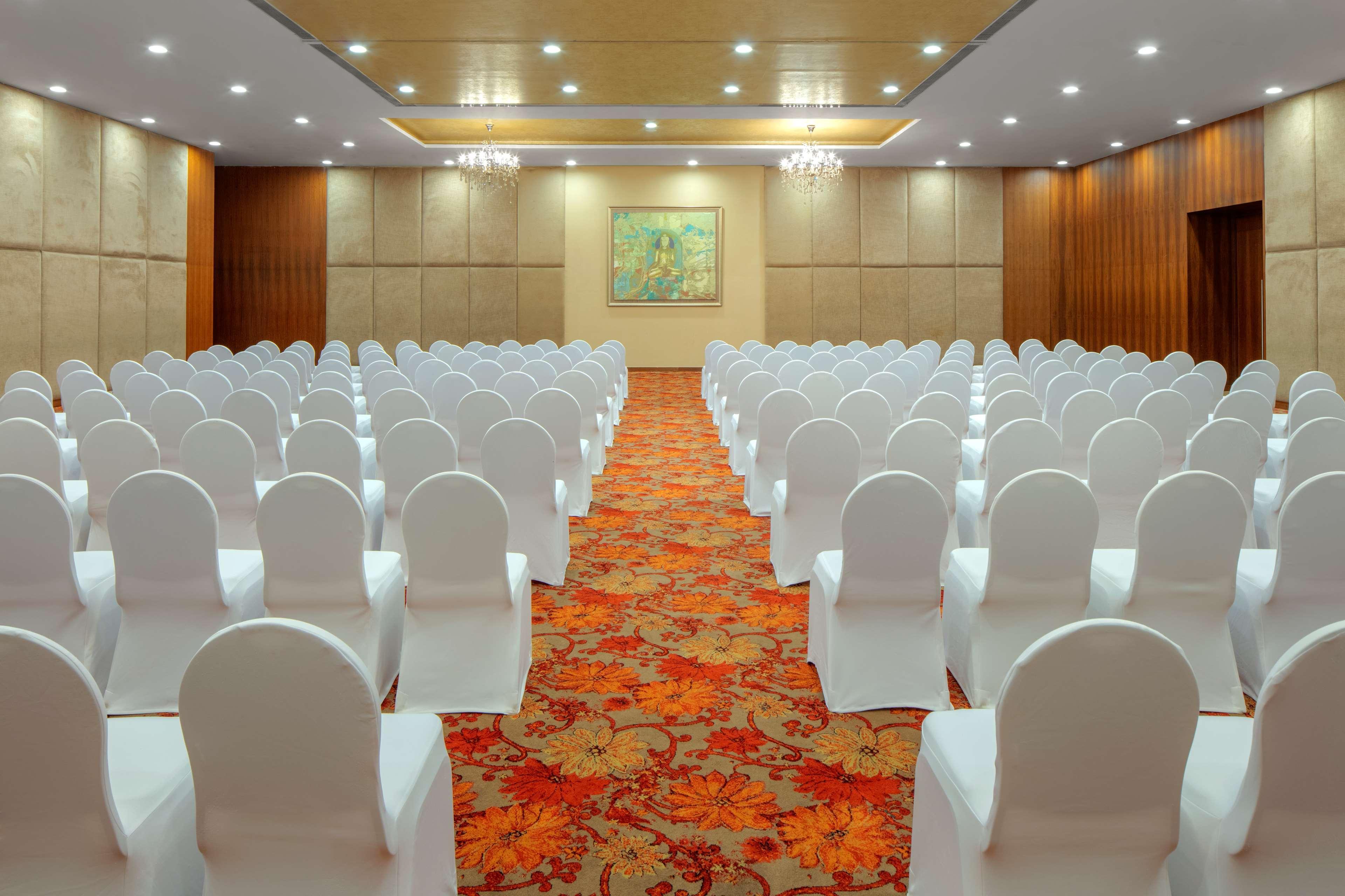 Radisson Blu Plaza Hotel Hyderabad Banjara Hills Ngoại thất bức ảnh The Grand Ballroom