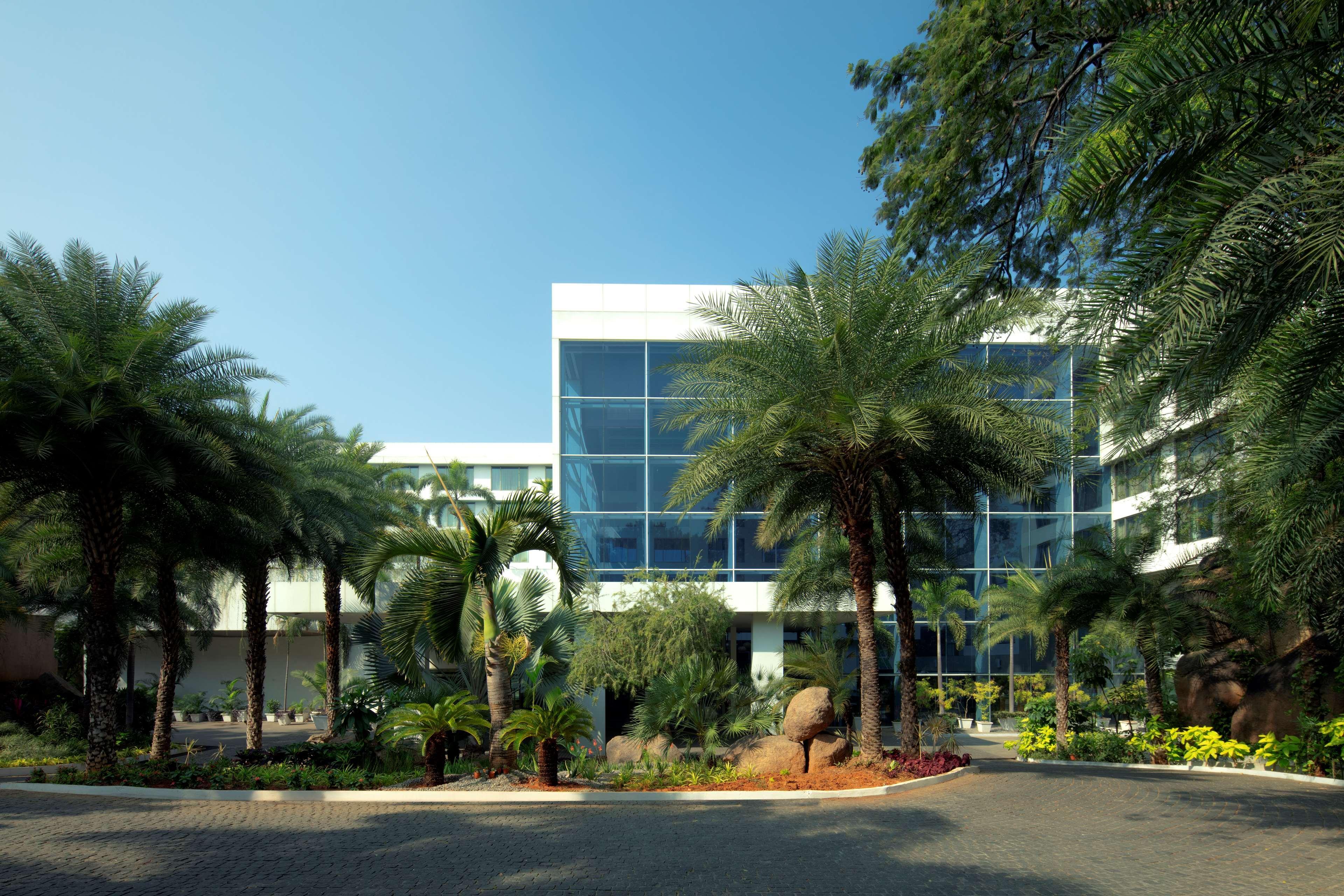 Radisson Blu Plaza Hotel Hyderabad Banjara Hills Ngoại thất bức ảnh The Infosys campus in Mysore