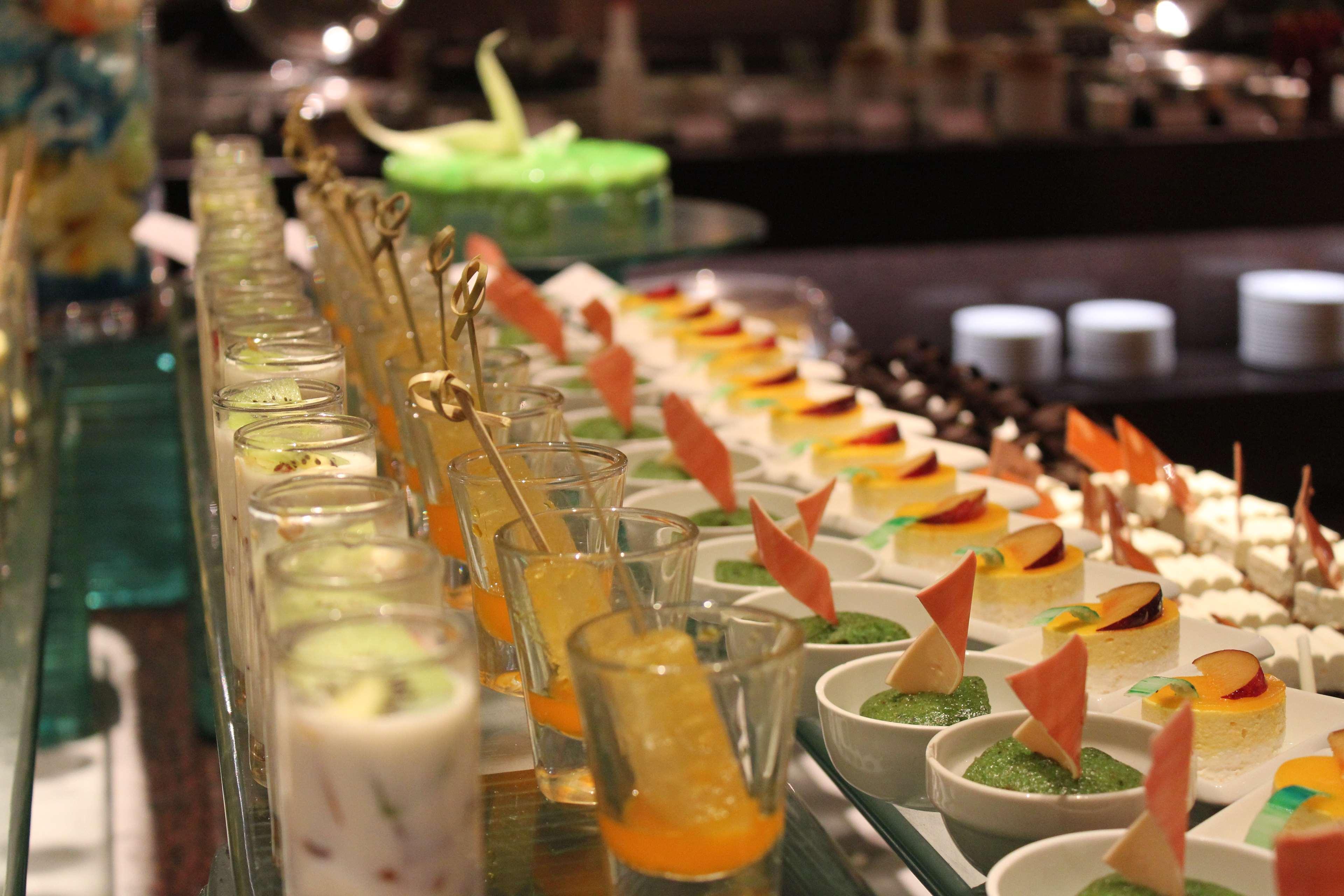 Radisson Blu Plaza Hotel Hyderabad Banjara Hills Ngoại thất bức ảnh Canapés