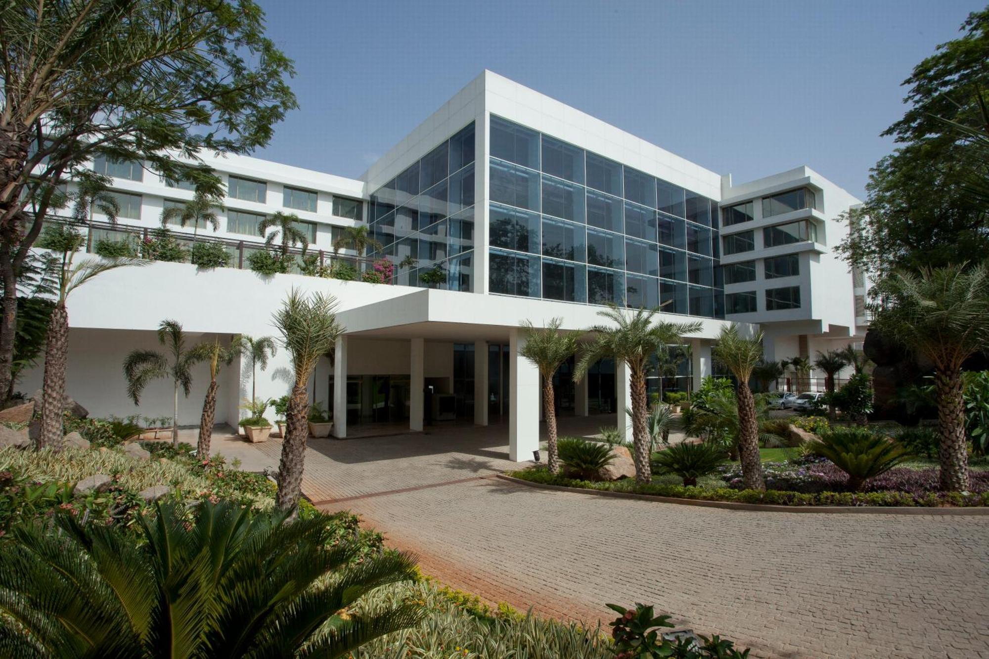 Radisson Blu Plaza Hotel Hyderabad Banjara Hills Ngoại thất bức ảnh The Taj Bengal