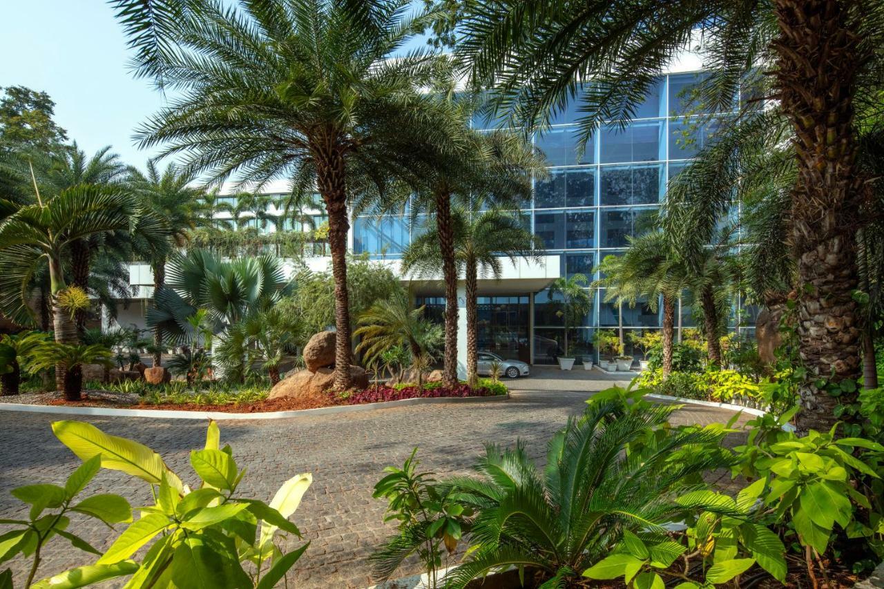 Radisson Blu Plaza Hotel Hyderabad Banjara Hills Ngoại thất bức ảnh The Leela Palace, Chennai